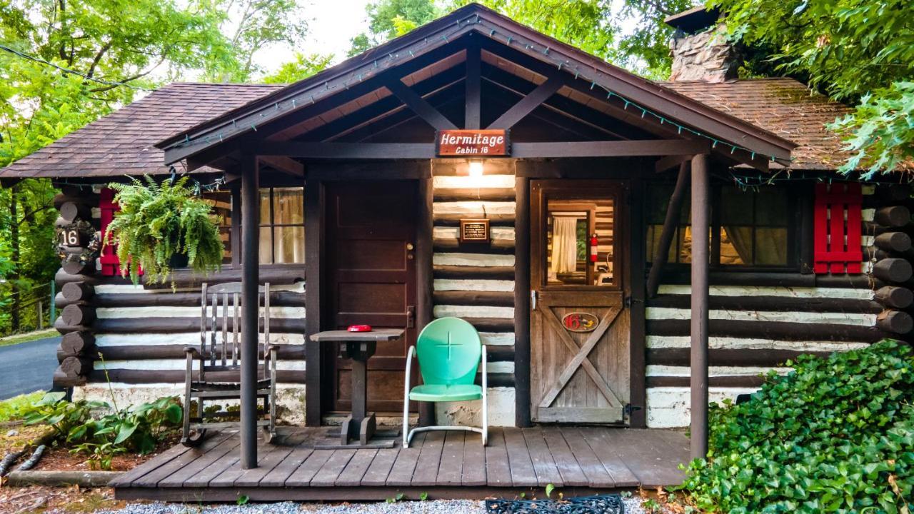 Log Cabin Motor Court Эшвилл Экстерьер фото