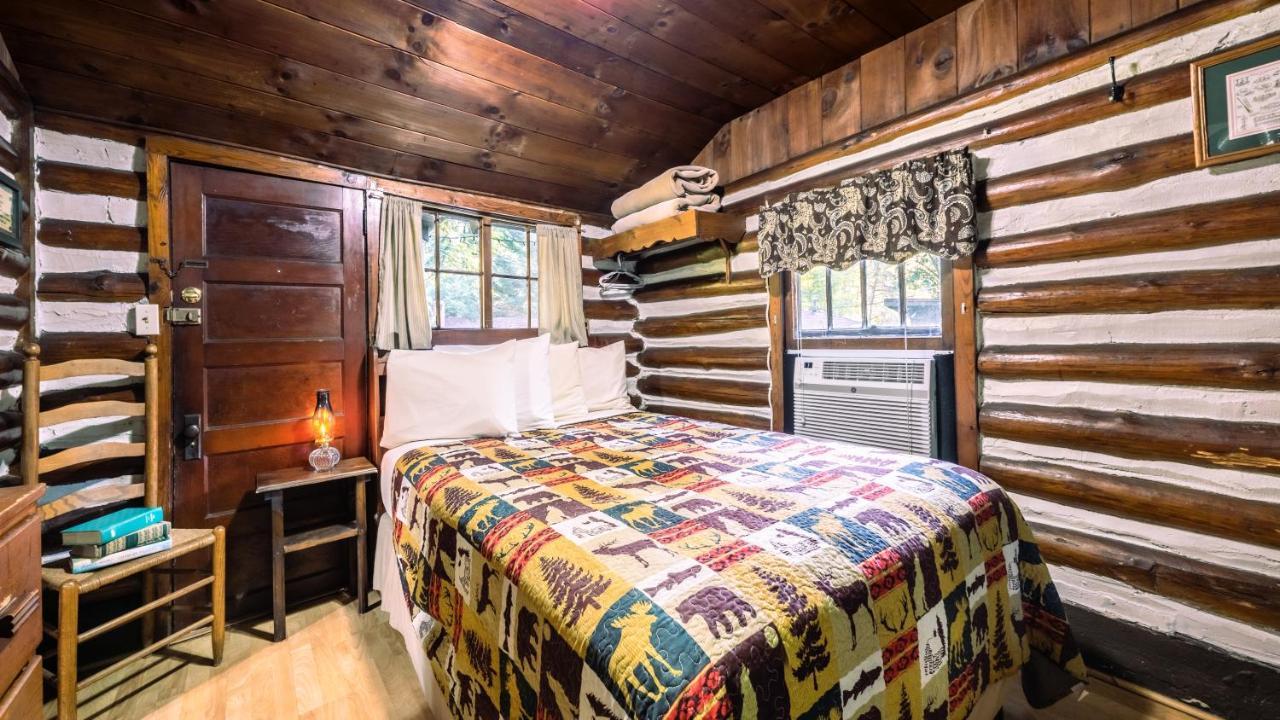 Log Cabin Motor Court Эшвилл Экстерьер фото