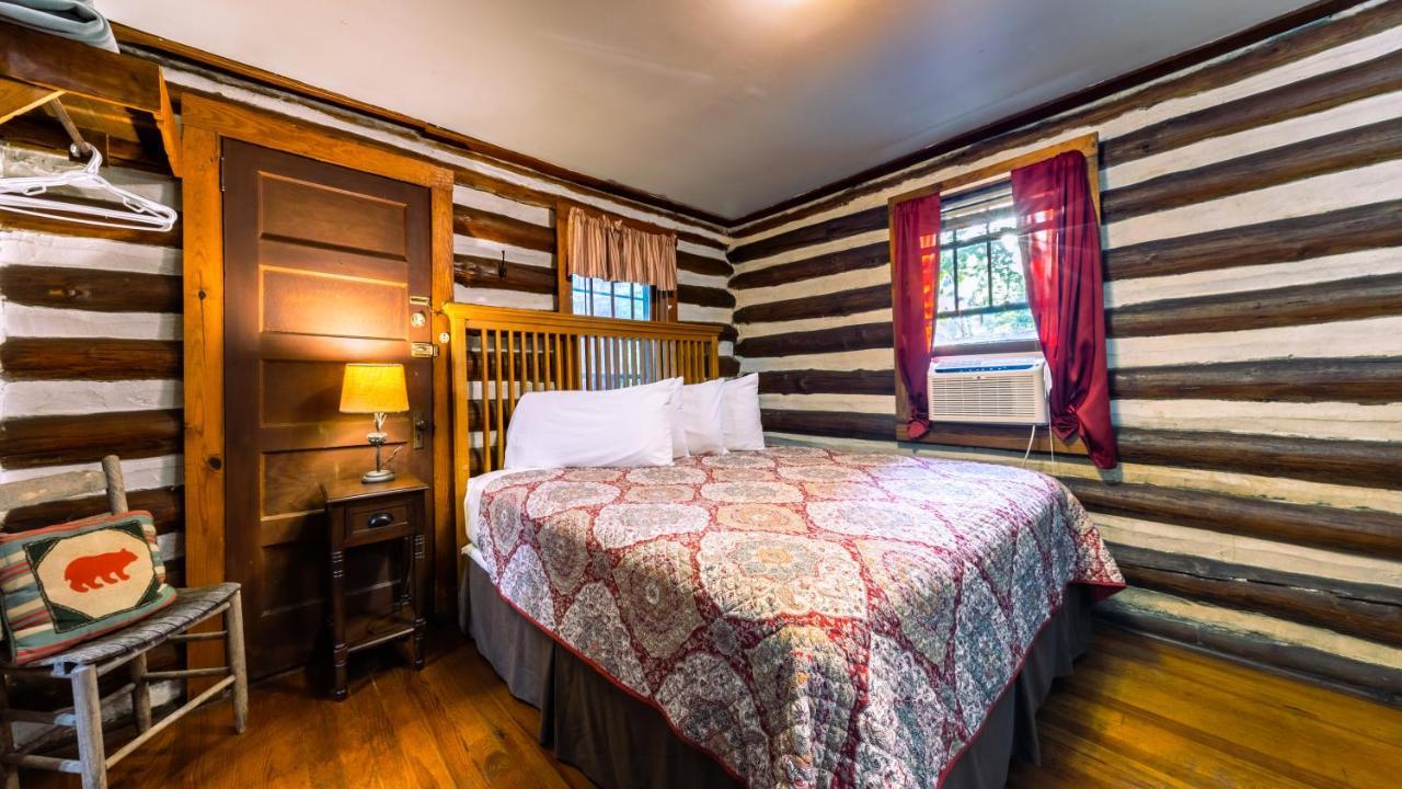 Log Cabin Motor Court Эшвилл Экстерьер фото