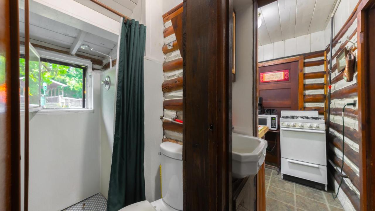 Log Cabin Motor Court Эшвилл Экстерьер фото