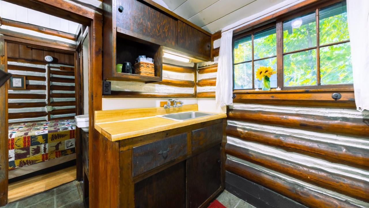 Log Cabin Motor Court Эшвилл Экстерьер фото