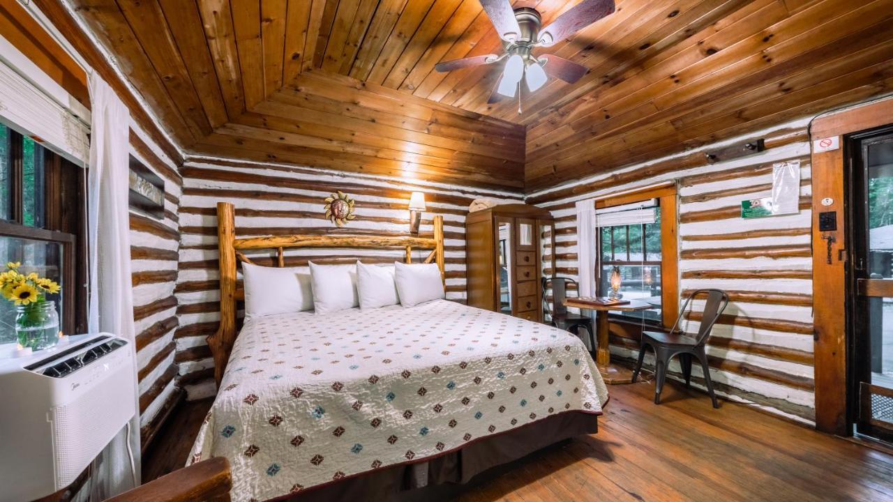 Log Cabin Motor Court Эшвилл Экстерьер фото