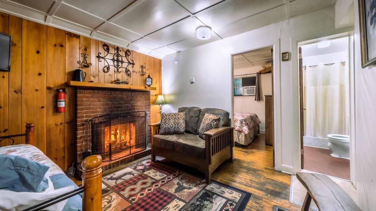 Log Cabin Motor Court Эшвилл Экстерьер фото