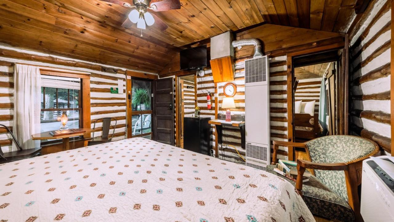 Log Cabin Motor Court Эшвилл Экстерьер фото