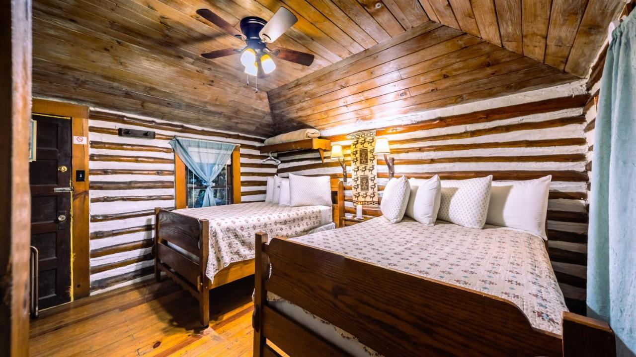 Log Cabin Motor Court Эшвилл Экстерьер фото