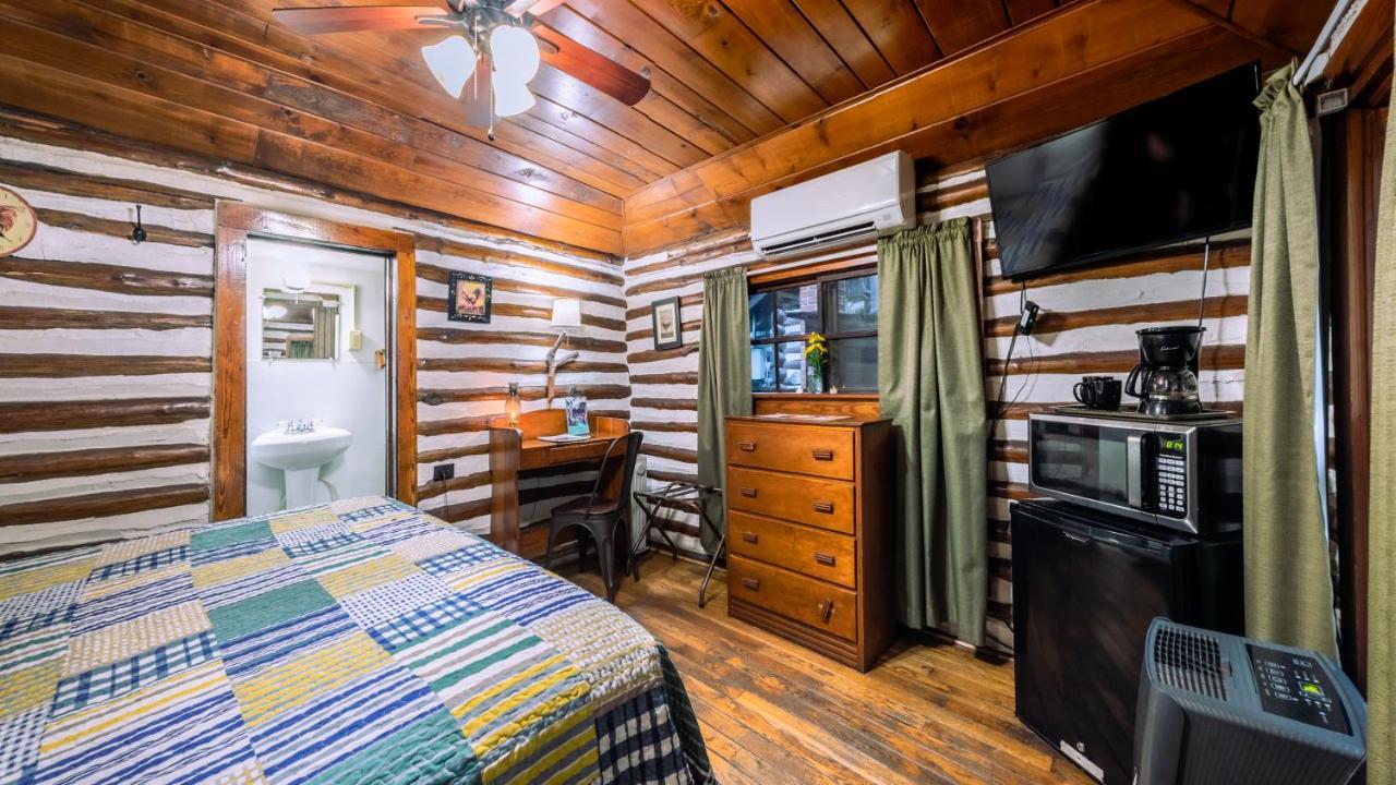 Log Cabin Motor Court Эшвилл Экстерьер фото