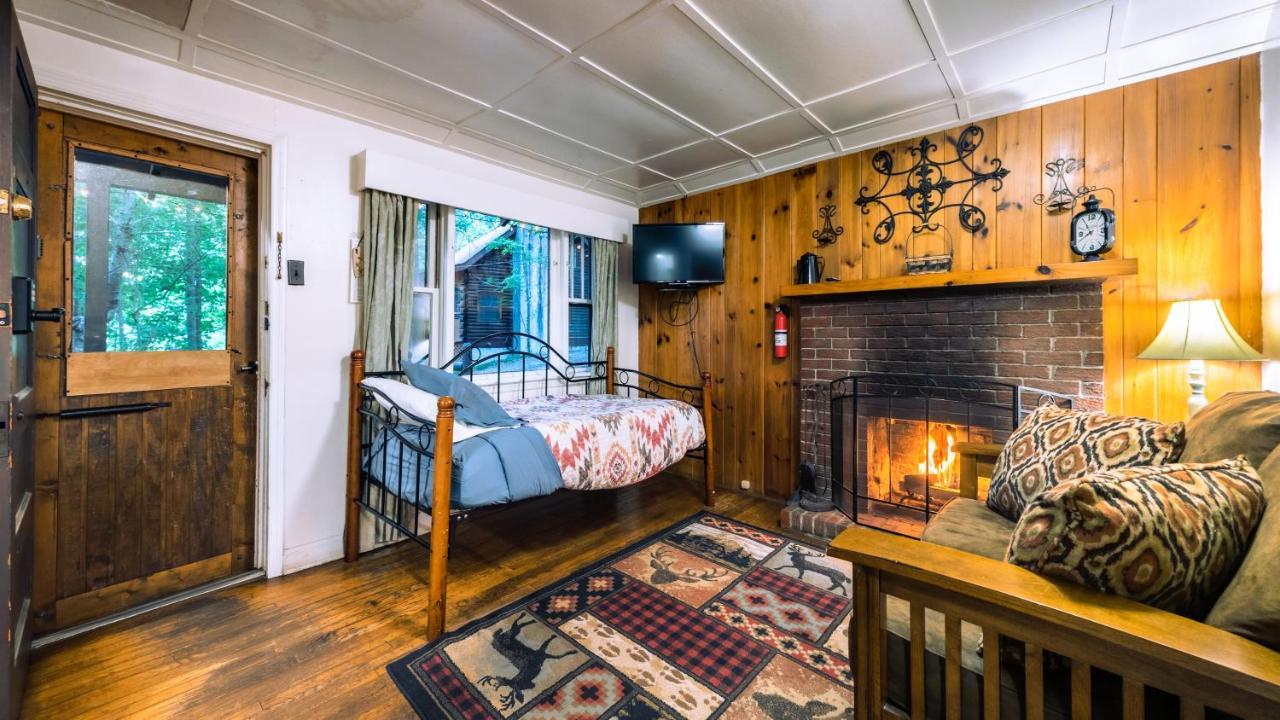 Log Cabin Motor Court Эшвилл Экстерьер фото