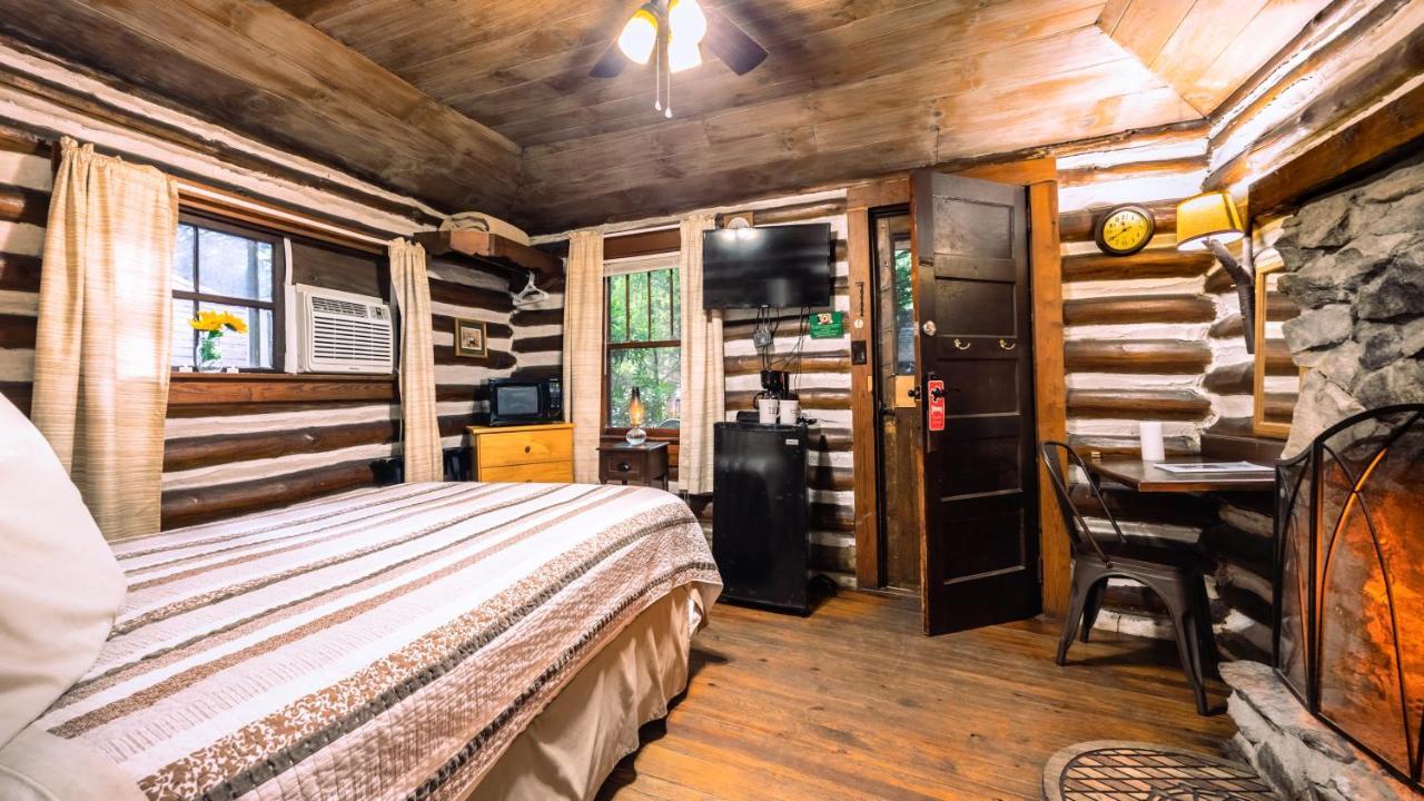 Log Cabin Motor Court Эшвилл Экстерьер фото
