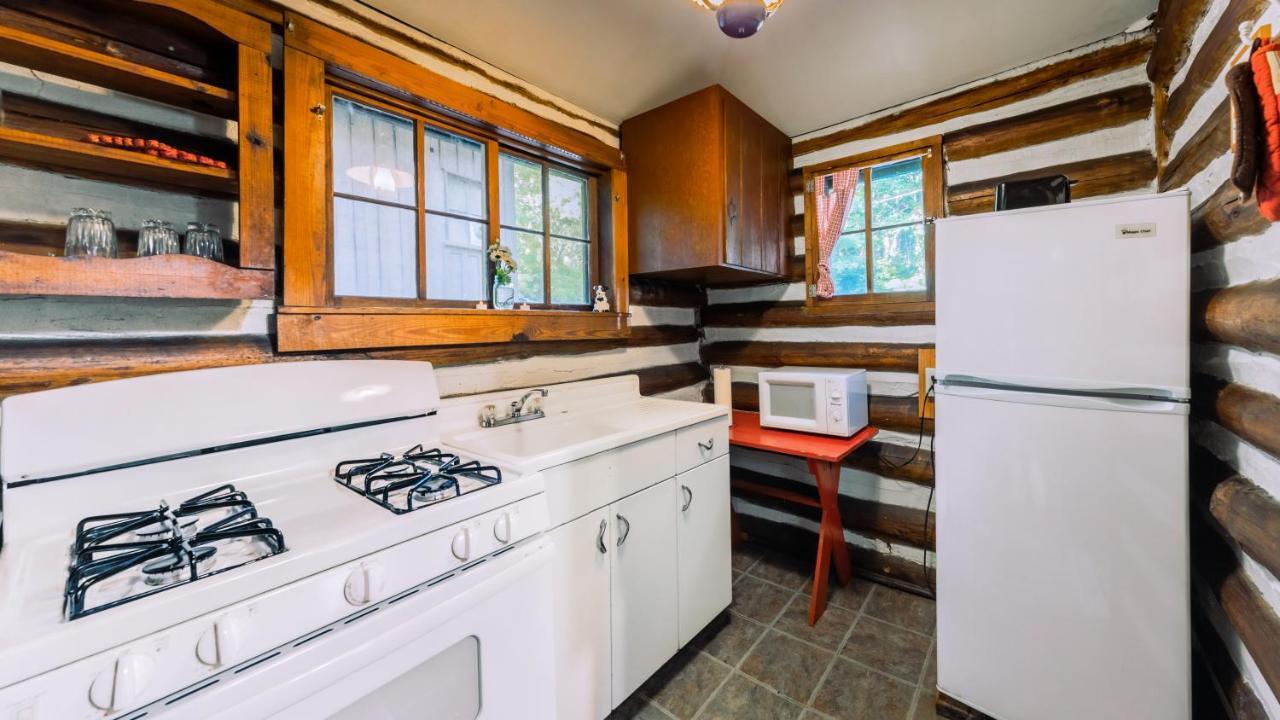 Log Cabin Motor Court Эшвилл Экстерьер фото