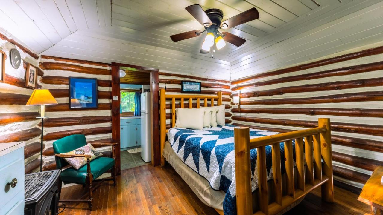 Log Cabin Motor Court Эшвилл Экстерьер фото