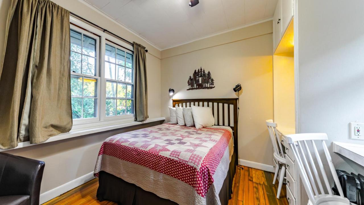 Log Cabin Motor Court Эшвилл Экстерьер фото