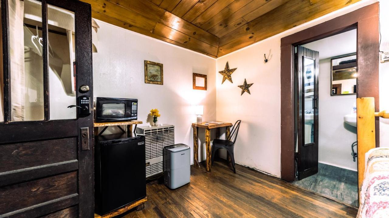 Log Cabin Motor Court Эшвилл Экстерьер фото